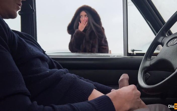 Dis Diger: अजनबी ने पार्किंग पर कार की खिड़की के माध्यम से मुझे हाथों से चुदाई दी