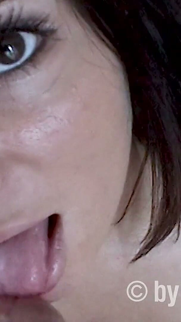 Petty by Sextermedia: Brune baise sa femme lèche dur sa grosse bite