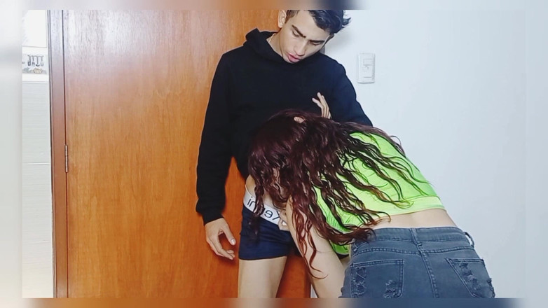 Mili069: Ik sluip zijn kamer binnen