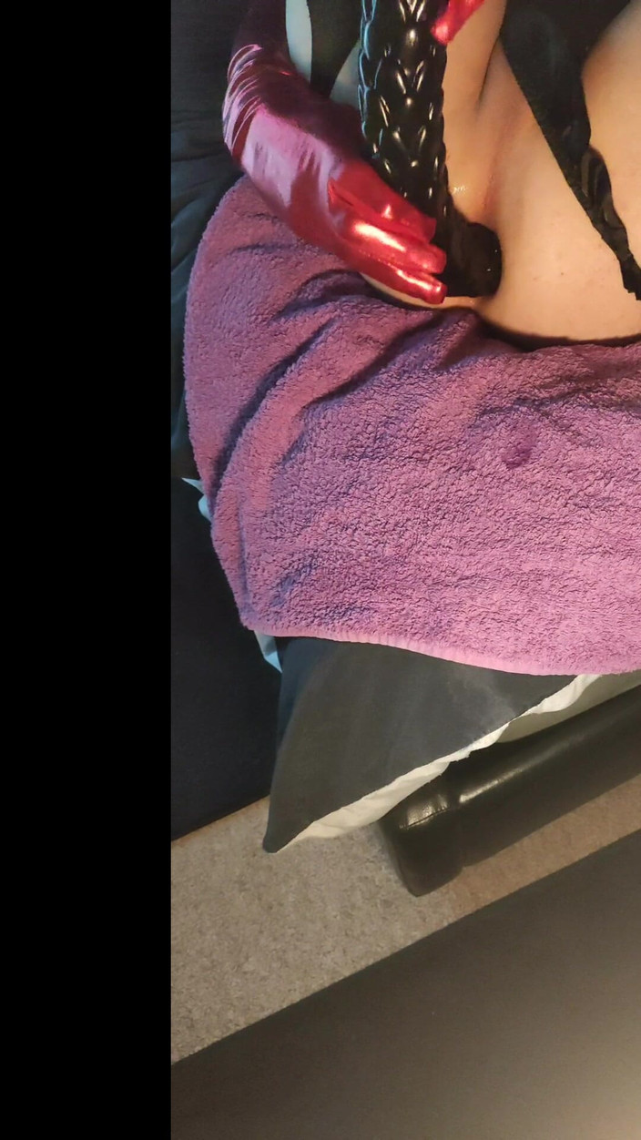 Sallyann: Dildo potwora