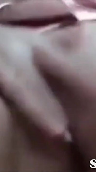 Coppia scopa alla pecorina e sborra sulle mutandine