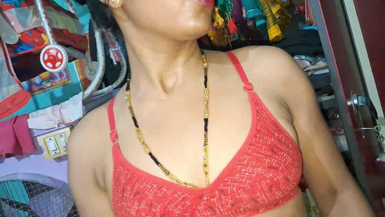 xshika: L'indiana kavya bhabhi si cambia i vestiti davanti al fidanzato