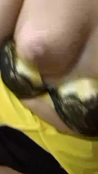 Bionda si fa sditalinare e leccare la figa in pov