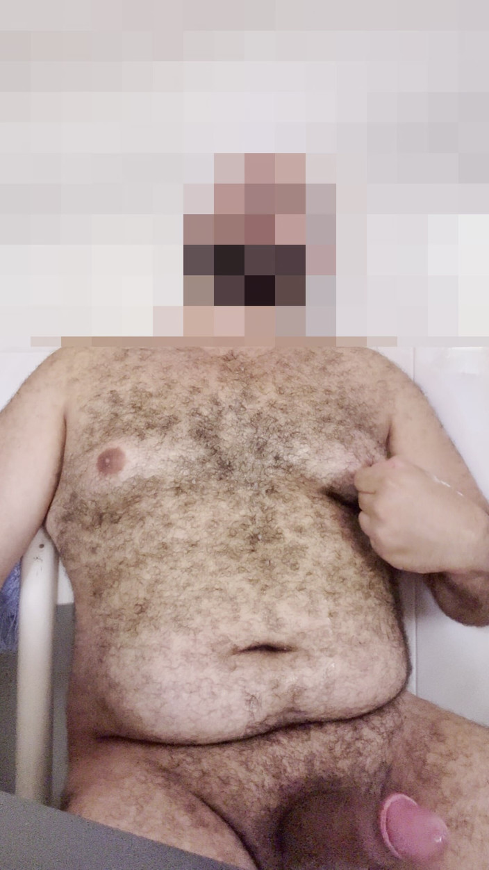 FurryCubster: Napalony niedźwiedź cub szarpie gruby nieoszlifowy kutas i strzela ogromny ładunek