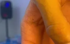 Andreszp lâche une éjac dans sa chambre