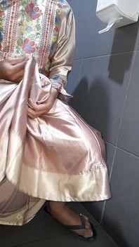 Satin Set 자위를 입은 크로스드레서