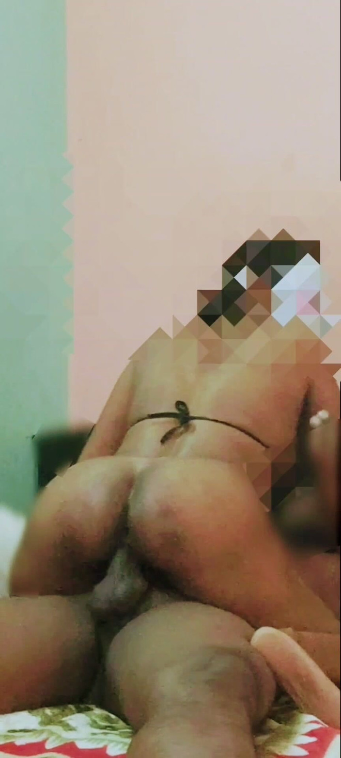 Tamilnaduu: Nevlastní sestra s velkým zadkem šuká v tvrdém ptákovi nevlastního bratra