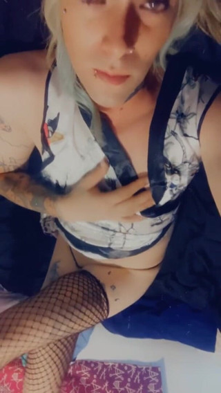 CarmenMelatonin: Sexy kimono babe