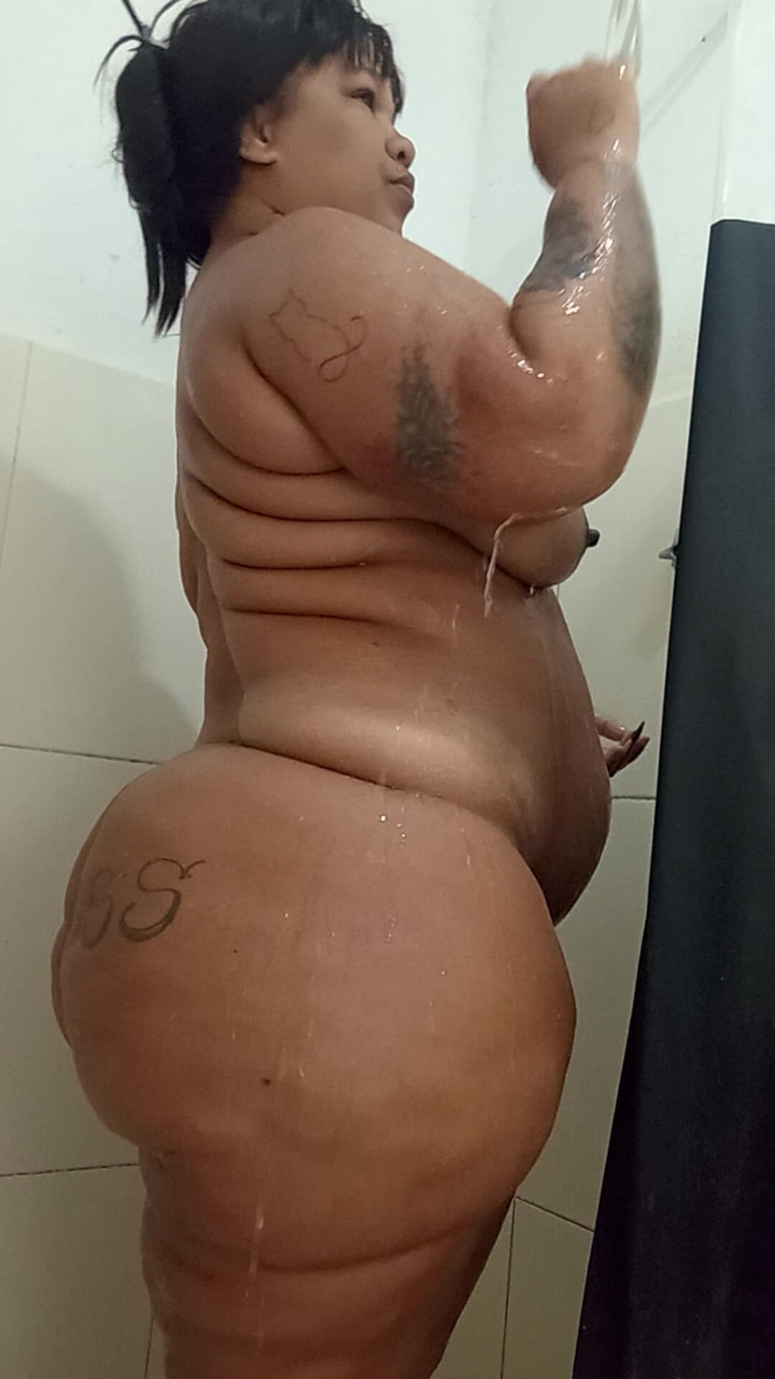 Suzyfuracao: เซ็กซี่ Carioca BBW อาบน้ําตอนเช้า