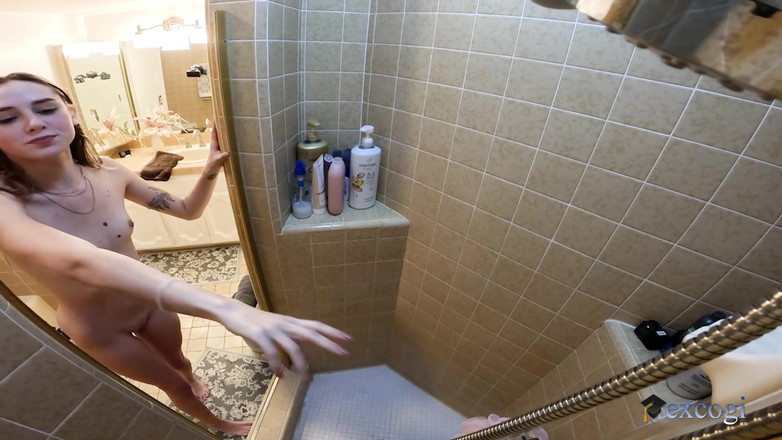 ExCoGi: Крошечная и застенчивая новенькая Дейзи пробует свой первый раз с нами