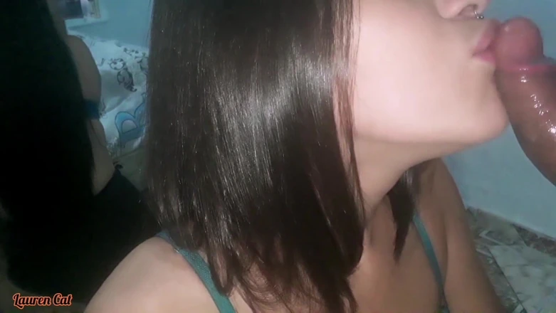 Lauren Cat: 핫한 갈색 머리 따먹고 내 우유를 빨게 만들었어