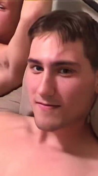 Gunner ve Cameron iki ateşli sikişiyor