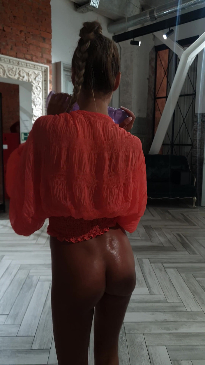 Monika Fox: Sweet Monika Fox so sexxxy kıyafetli büyük dildoyla oynuyor, mastürbasyon...