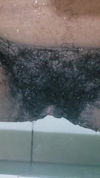 Bagian 2: aku pengen banget memekku habis-habisan di kamar mandi!