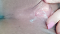 Daggerdick: 十代の一人で彼女のクリーミーなタイトな猫をmastrubating