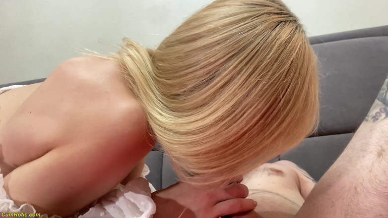 CumRotic: Schlampe mit schlaffen titten drückt sperma aus allen ihren löchern