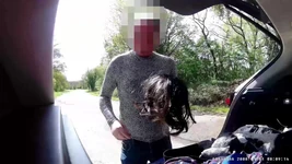 Thay đổi vào cross dress wheil đậu trong layby gần ampthill