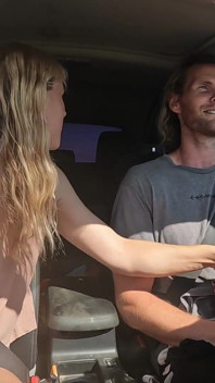 Loira Sexy Engole Porra Depois Da Cabeça Na Estrada