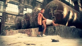 Kai Cruz fabrika sikişi