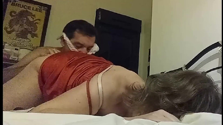 Sexy O2: 1348 - Troia in perizoma di raso e reggiseno, tacchi, pecorina,...