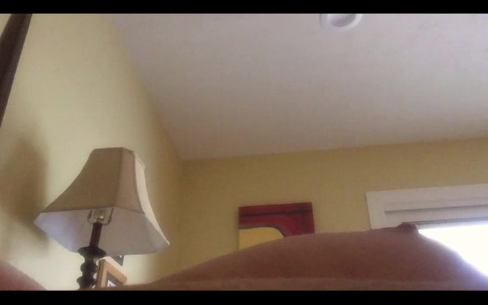 Beth Mc.Kenna: Sizin için hızlı bir boşalma videosu çekmeye çalıştım, ama sanırım kamera çalışmam üzerinde çalışmam gerekiyor....