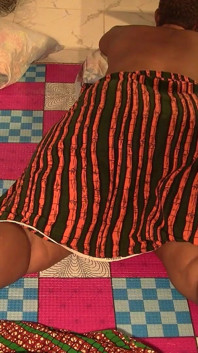 Pasangan dewasa asal desa afrika lagi asik ngentot sambil nonton boket