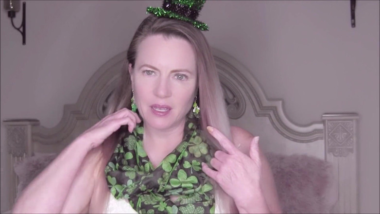Nikki Nevada: Follada de consolador de día de San Patricio y instrucciones...