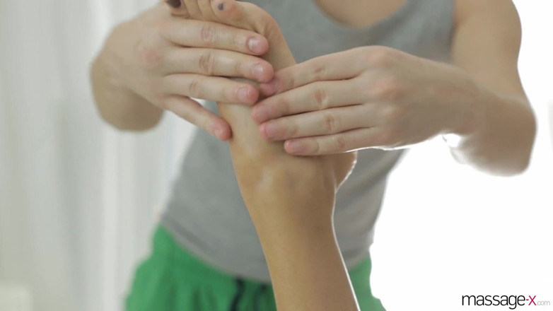 Massage X: Asijská teenagerka masírována a ošukána