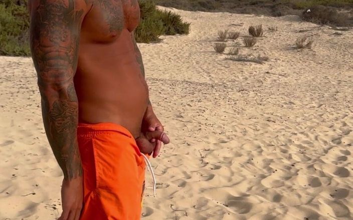 Boy gym: Pene da piscio morbido nel deserto