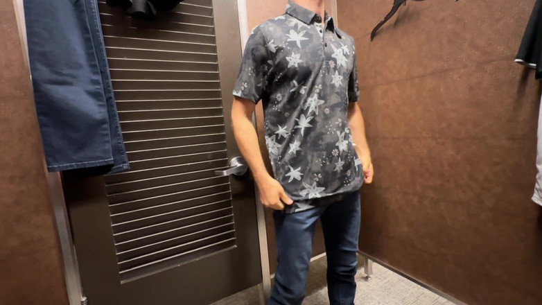 Bigmax8inch: Sborrata nello spogliatoio privato del centro commerciale pompino esibizionismo