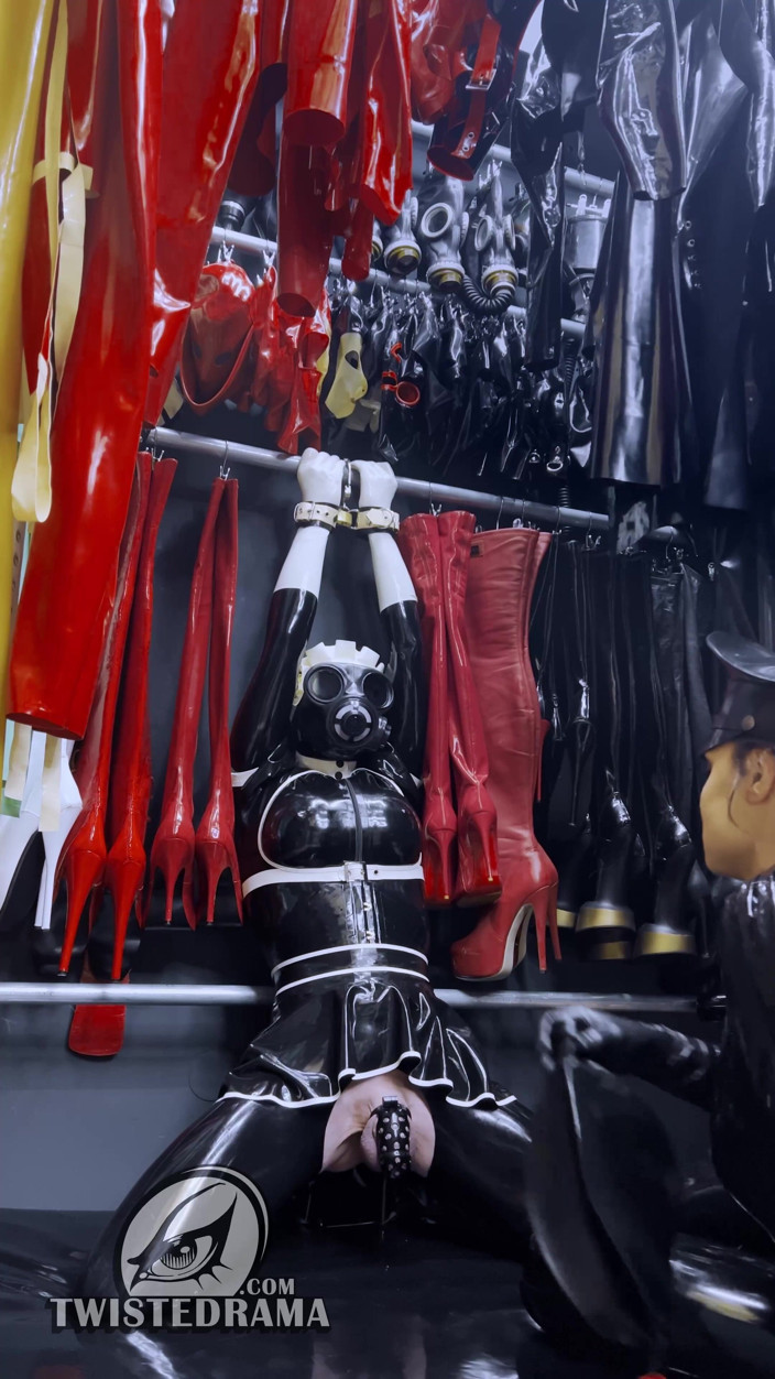 Twistedrama: French Maid Moment