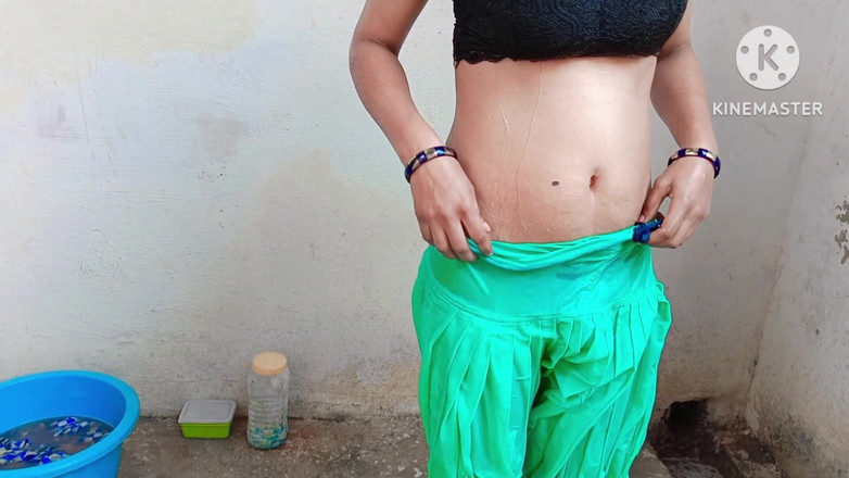 Ankurpriya000: Adik tiri India penuh mandi di hadapan abang tirinya