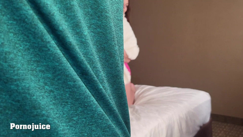 PornoJuice Faphouse: 핑크 핫한 바지를 입은 음란한 밀프 Tonya Sinn 주연을 충분히 따먹을 수 없습니다.