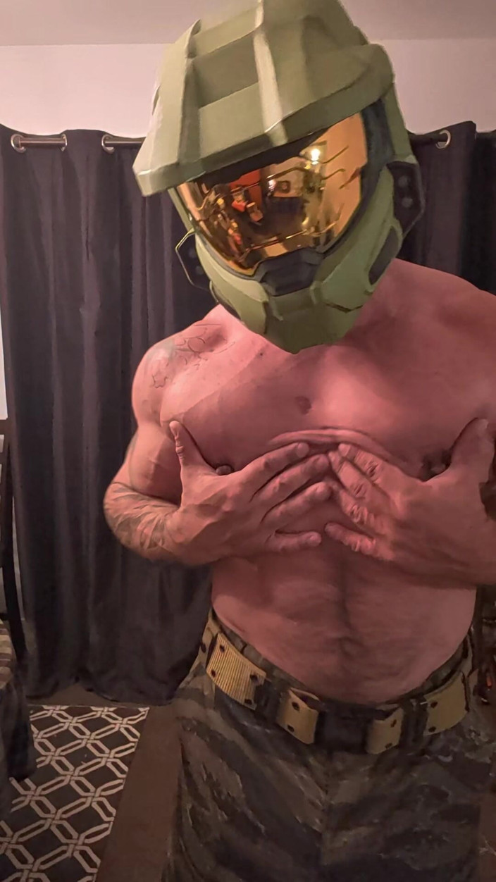 Bruiser Bearwood: Master Chief Flexing