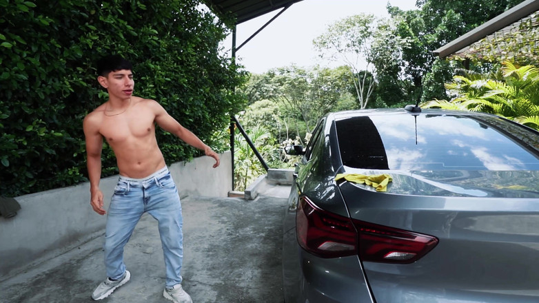 estebangamboa: मैं अपनी कार धोने के बाद अपने बॉस को चोदता हूं