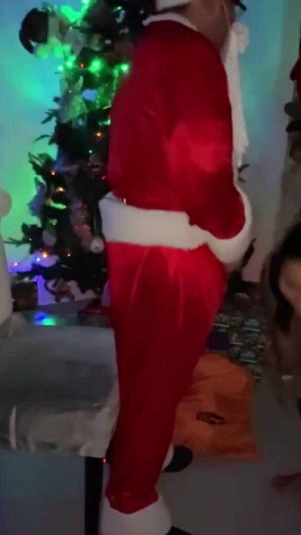 Santa Comes Down From the Fireplace and Fucks My Stepsister (Nami Qsein) Santa Comes Down From the Fireplace and Fucks My Stepsister (Nami Qsein)