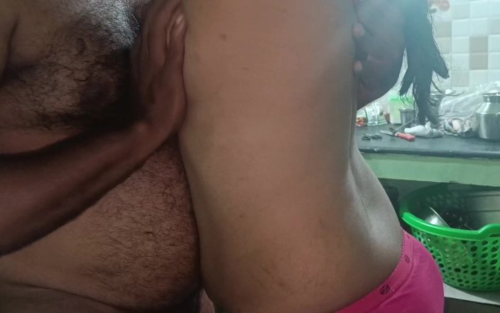 Pushpa studio: Keukenromance met huismeid als vrouw er niet in huis is