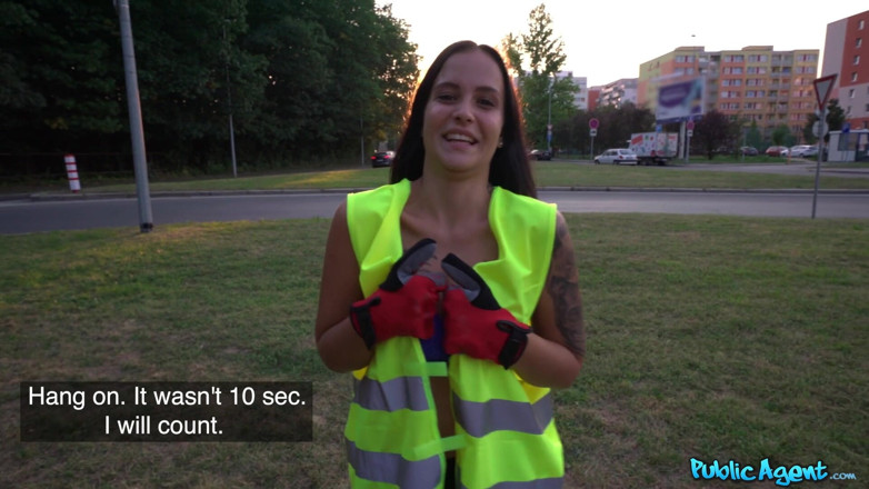Public Agent: Veřejný agent - drobná kočička sbírá koše, ale ukázalo se, Že Jennifer...