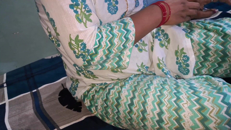 xshika: Une bhabhi desi indienne suce la bite de son grand...