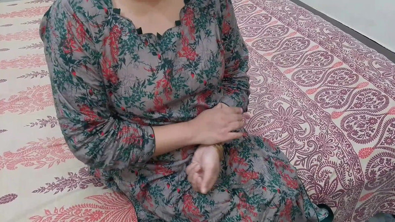 QueenbeautyQB: Indischer stiefsohn fühlte, seine stiefmutter würde wütend auf sein verhalten...