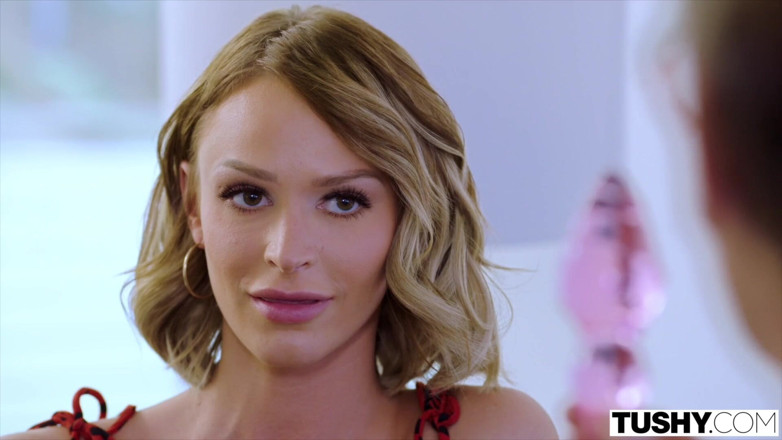 Tushy: Tushy Nympho potřebuje anální sex 24/7