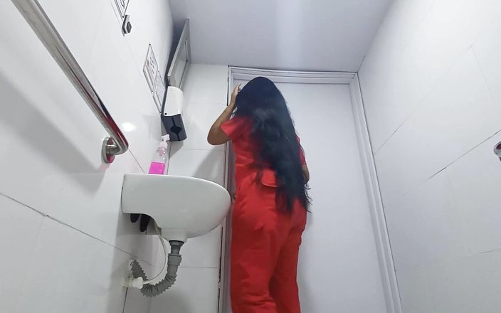 kelsyStar: Cámara amateur en el baño del hospital graba a los...