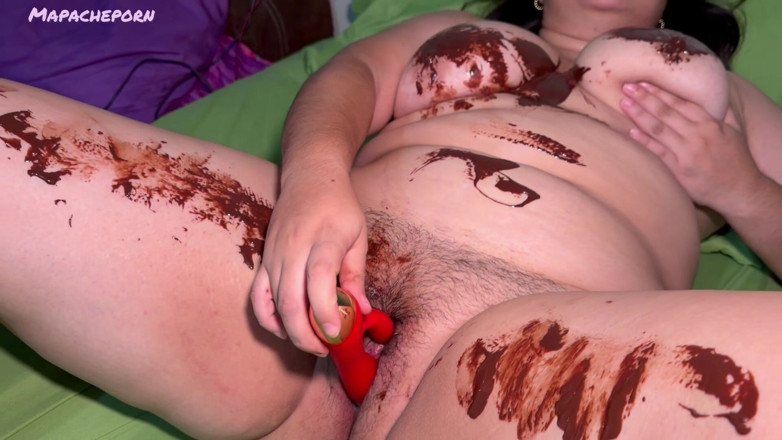 DreamyMoon1999: Eu Cubro Meu Dildo De Chocolate, Esfrego Nos Meus Peitos,...