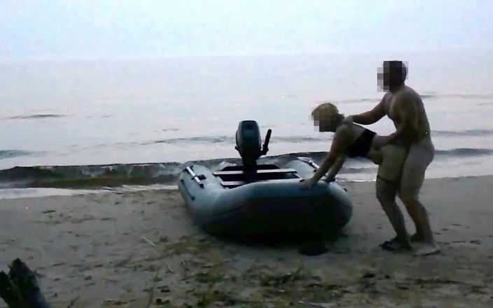 RS couple: Làm tình ban đêm trên đảo