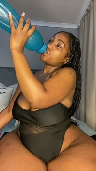Striptis & pussyplay bbw pantat montok