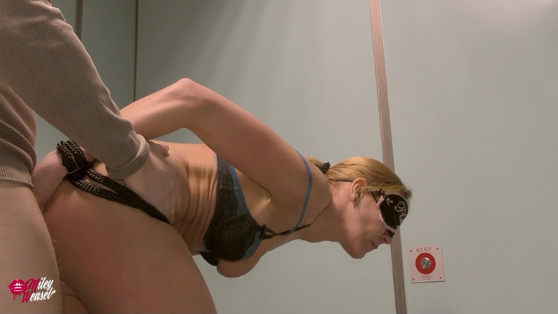 Miley Weasel: Autobahnbitch!! Legată la ochi. Futut