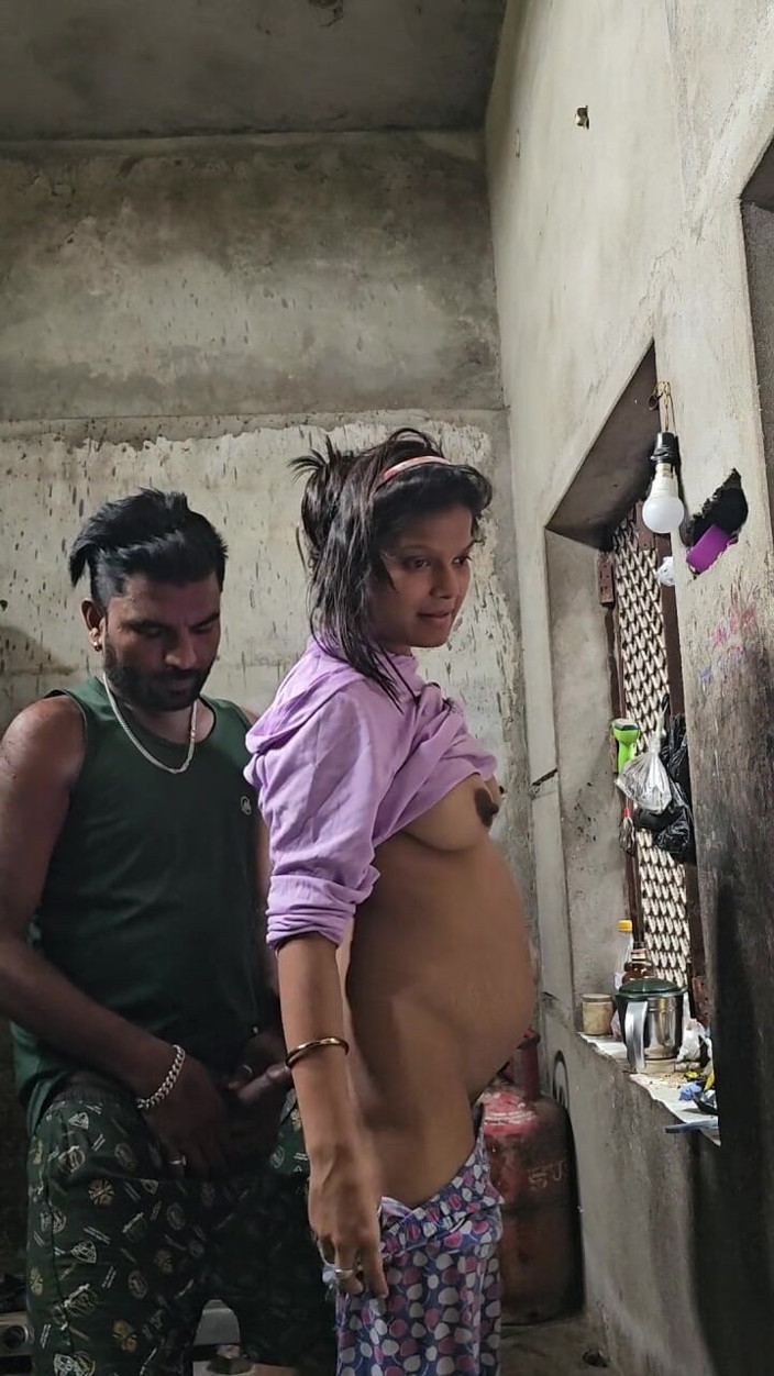 Aalox: Desi Village Cantik Sali Berkongkek gaya doggy di dapur
