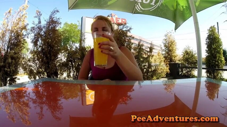 Pee Adventures: Bercakap, santai, makan pizza dan Soda banyak jus.