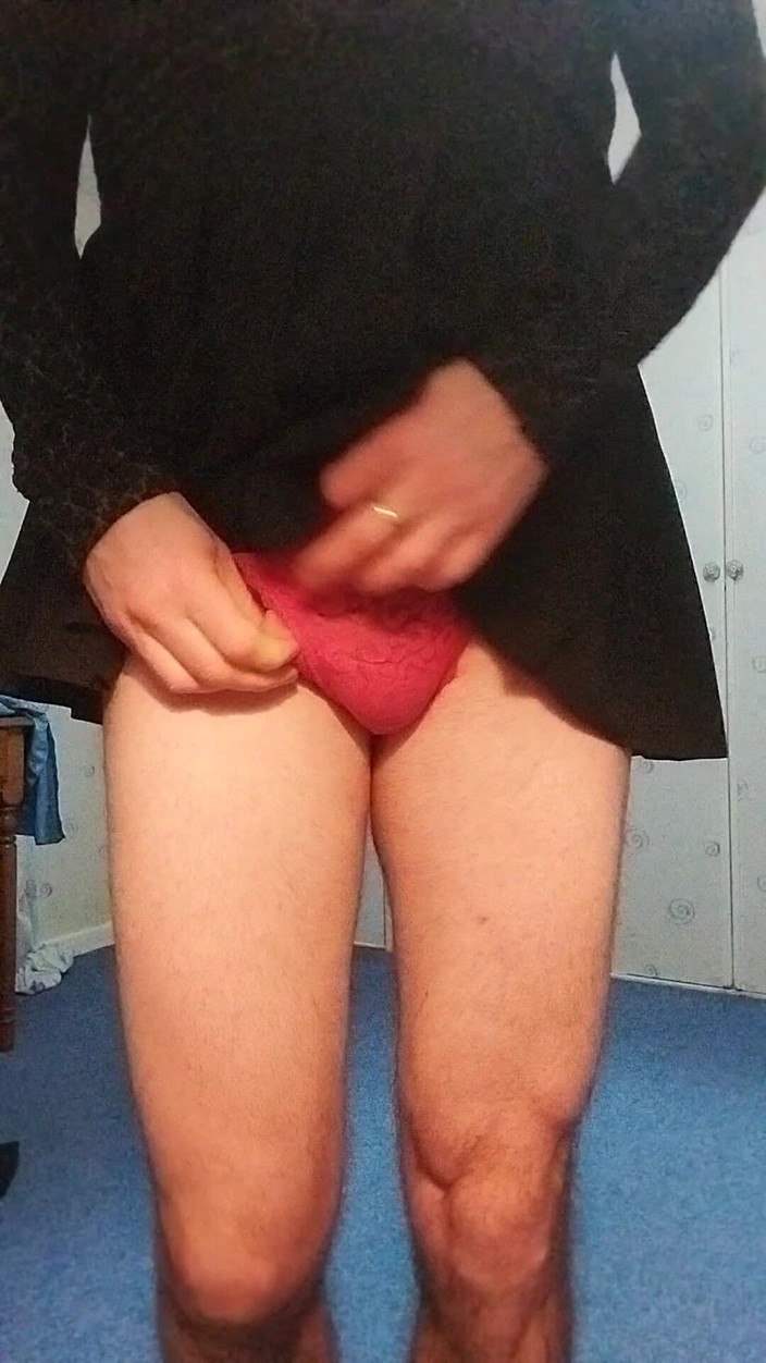 Cindy Belfast: Bol eteğin kadın kılıklısı senin için külota boşalıyor