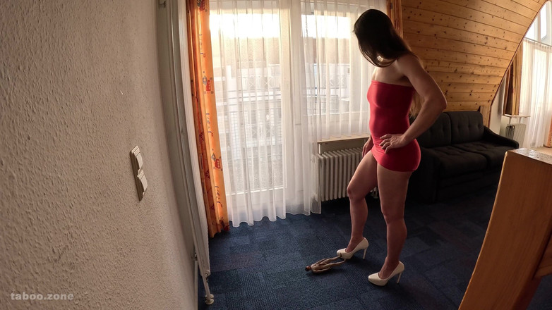 TabooZone: Я розчавлюю стояк свого карлика